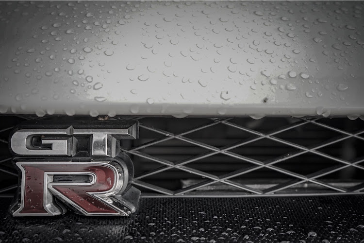  Mokhaさんが投稿したGT-R・R35・一眼レフ・エンブレム・加工に関するカスタム事例の投稿画像1枚目