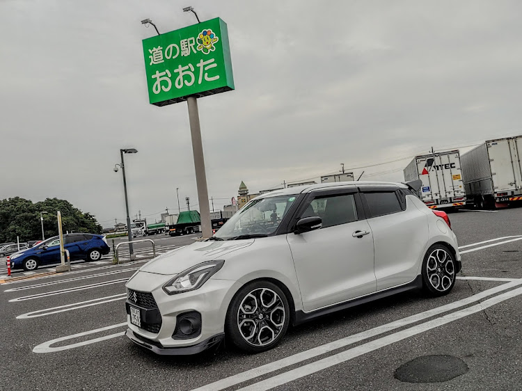スイフトスポーツのローガン・selfSatisfaction・純正ホイールに関するカスタム事例の投稿画像1枚目
