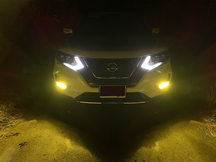 エクストレイルのフォグランプLED化・フォグランプイエロー化・DIY・fcl.に関するカスタム事例の投稿画像1枚目
