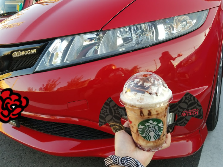シビックタイプRユーロの愛車撮影・スタバ新作・初女子コラボに関するカスタム事例の投稿画像1枚目
