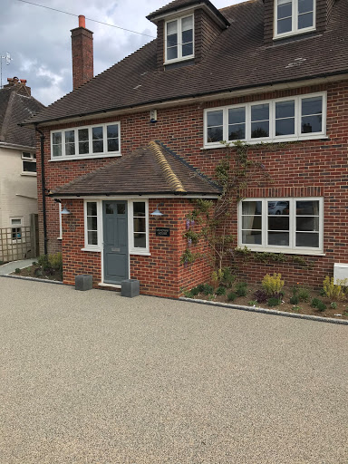 Resin Bound Driveway / Granite Set Flower Beds 