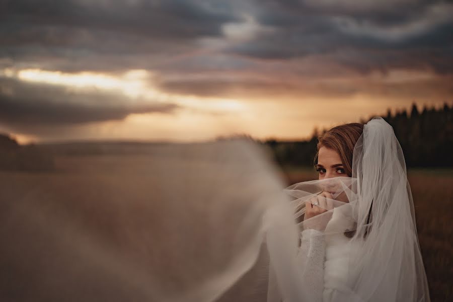 Fotógrafo de casamento Kacper Białobłocki (kbfoto). Foto de 17 de setembro 2019