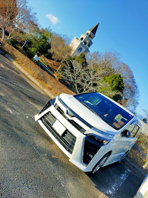 ヴォクシーの純正車高・純正スタイル・純正ホイール流用・シンプルイズベスト・シンプルクリーンに関するカスタム事例の投稿画像1枚目