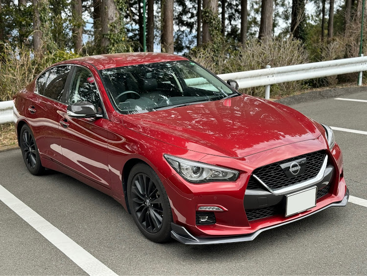 スカイラインのターンパイク箱根・日産新ロゴエンブレム・NISMOパーツ・純正+α・純正アルミ好きに関するカスタム事例の投稿画像1枚目