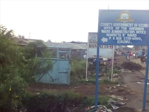 GREETED BY GARBAGE: A filthy entrance to the Manyatta B ward administrator’s office in Kisumu town.