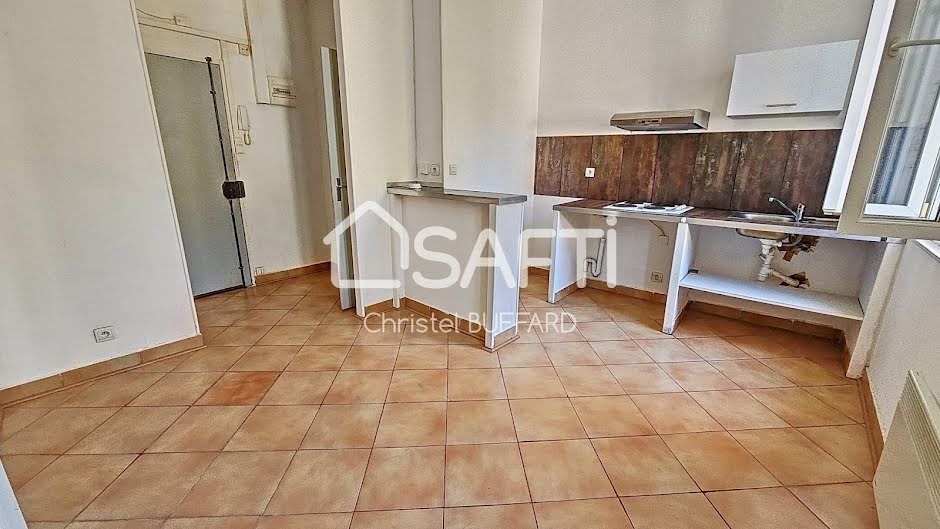 Location  appartement 2 pièces 26 m² à Marseille 6ème (13006), 575 €