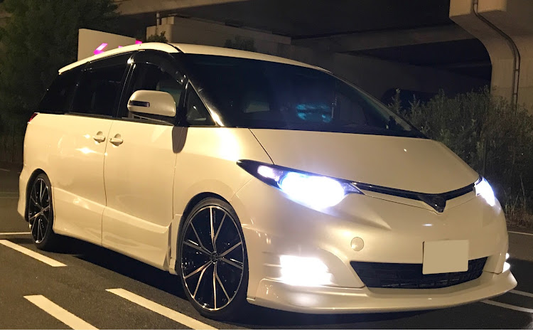 エスティマのエスティマ・エスティマ50・夜の駐車場・スモークフィルムに関するカスタム事例の投稿画像1枚目
