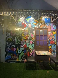 Taphaus Sport Bar photo 4