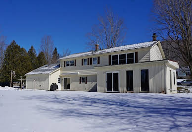 Farmhouse with garden 2