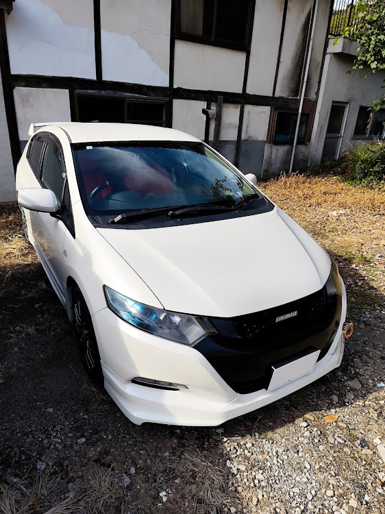 インサイトの昼間のワンショット・社員駐車場・洗車したいに関するカスタム事例の投稿画像1枚目