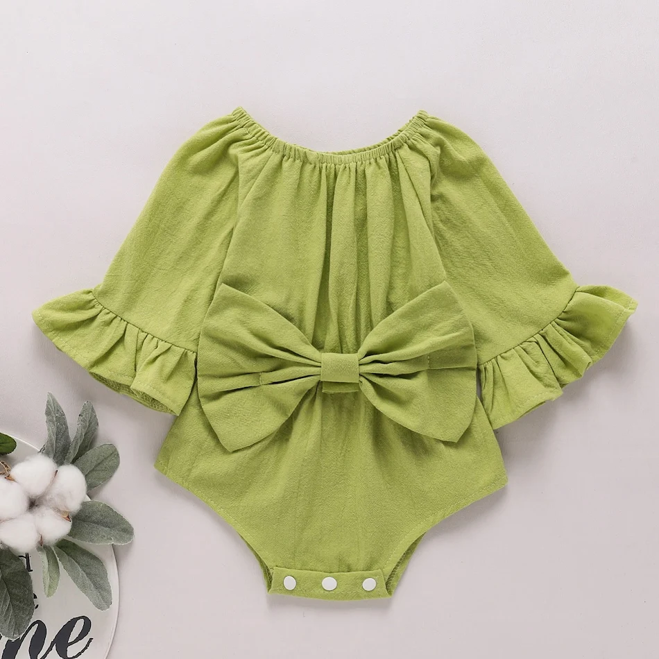 Romper voor meisjes met lange mouwen, effen kleur en strik. Comfortabel en schattig, ideaal om te spelen en er de hele dag leuk uit te zien.