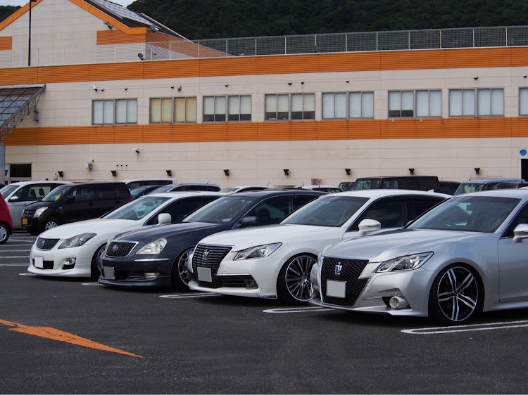 クラウンマジェスタの18マジェスタ・V8・純正エアサス・山口県に関するカスタム事例の投稿画像3枚目