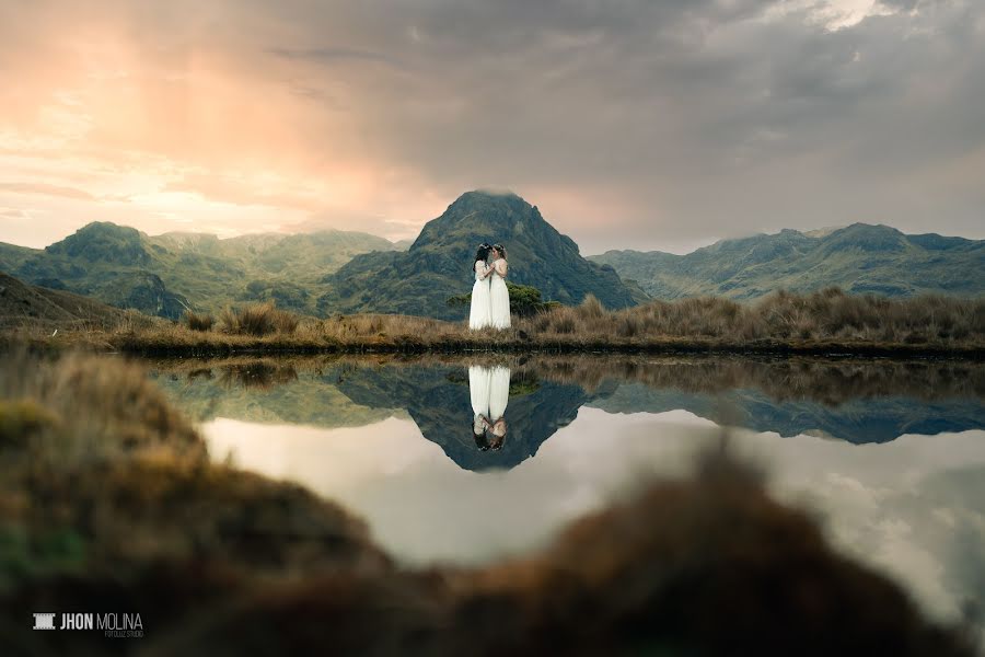 Fotografo di matrimoni Jhon Molina (fotoluzstudio). Foto del 17 gennaio 2023