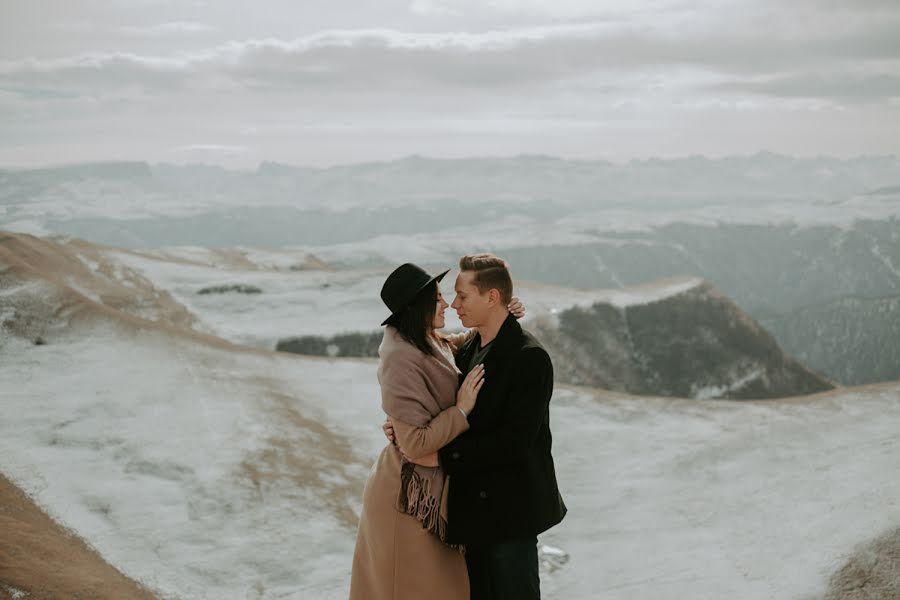 Fotógrafo de casamento Elbrus Takulov (takulov98). Foto de 23 de fevereiro 2019