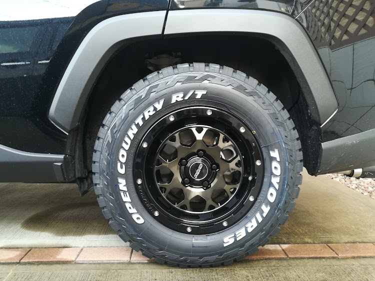 RAV4のOPEN COUNTRY R/T・rays M9・オフ感増し増し・M9・ホイールタイヤ交換に関するカスタム事例の投稿画像3枚目