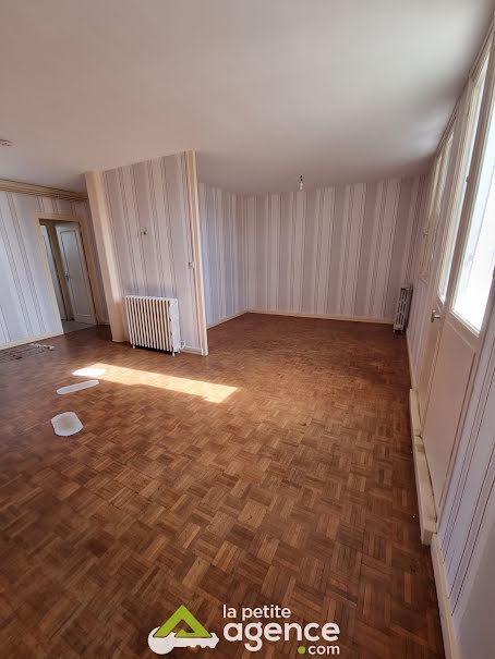 Vente appartement 5 pièces 74.62 m² à Saint-Amand-Montrond (18200), 56 900 €