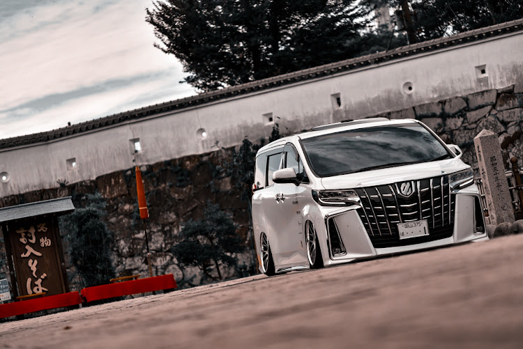 アルファードのAspect Lowness・t-demand・2020ベストショット・赤穂城跡に関するカスタム事例の投稿画像1枚目