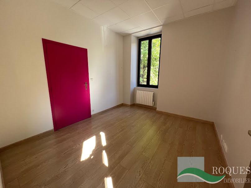 Location  locaux professionnels 5 pièces 68.16 m² à Creissels (12100), 665 €