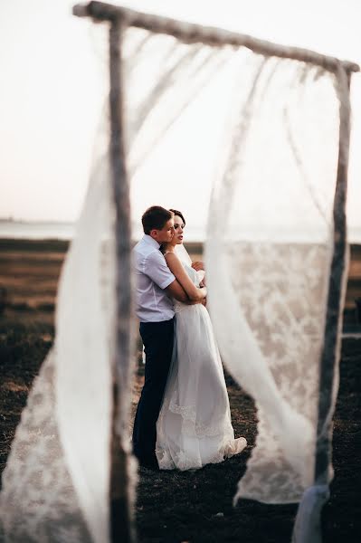 Fotógrafo de bodas Konstantin Tarasenko (kostya93). Foto del 11 de agosto 2015