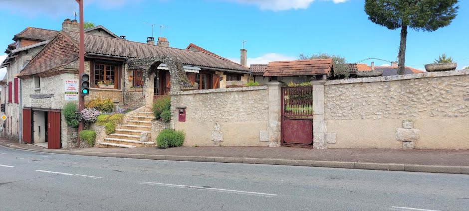 Vente maison 7 pièces 255 m² à Mensignac (24350), 231 000 €