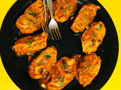 Chicken Gravy Momos [8 Pieces]