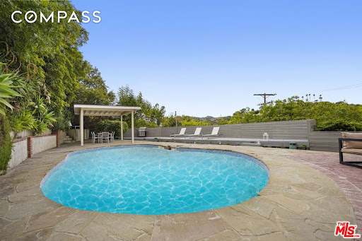 Maison avec piscine 4