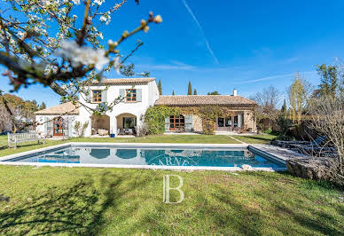 Property with pool and garden 8