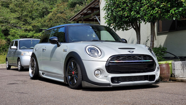 ミニクーパーSのMINI・タイヤ・内減り・ワイヤー出てた・バースト寸前に関するカスタム事例の投稿画像1枚目