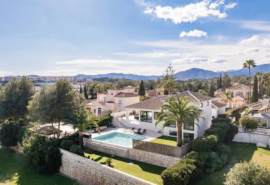 Villa avec piscine et terrasse 20