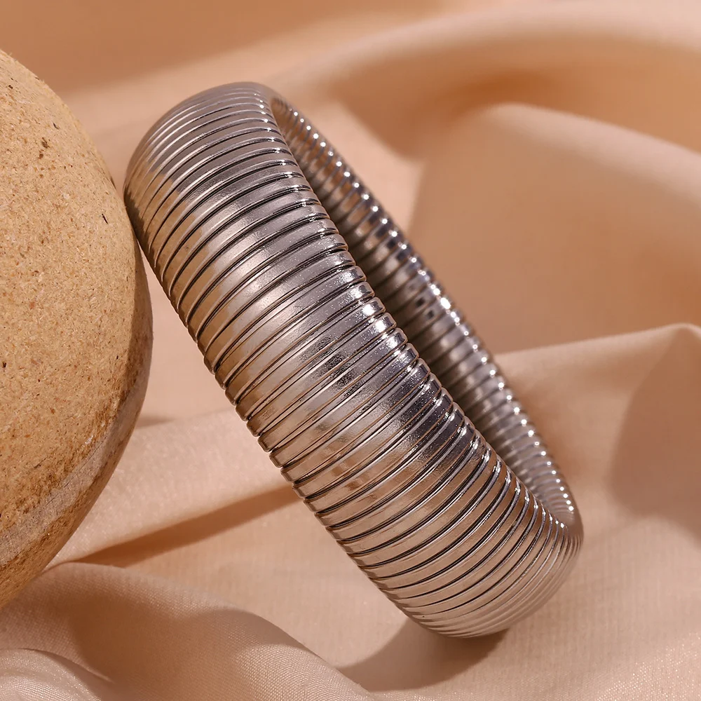 18K Gold Plated Titanium Steel Wide Single Layer Elastic Snake Chain Bracelet, Comfortable and Stylish Jewelry.