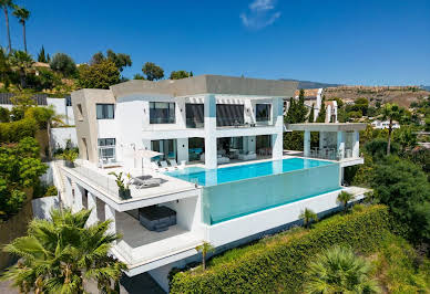 Villa with pool and terrace 6