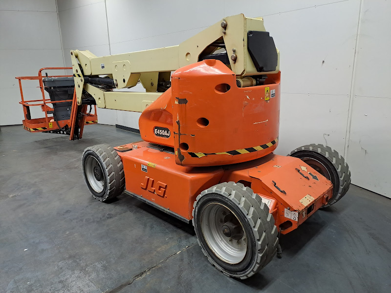 Picture of a JLG E450AJ