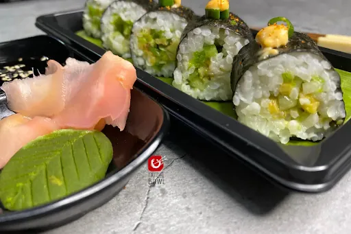 (V) Avocado Cucumber Sushi Roll