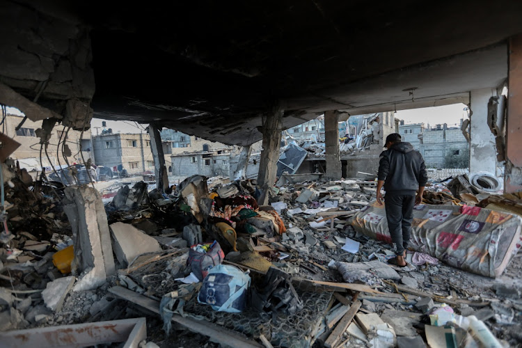 Palestinian citizens inspect the destruction caused by air strikes on their homes on December 3 2023 in Khan Yunis, Gaza. Israel steps up military operations in Gaza after a sustained truce between Hamas and Israel did not hold further than a week despite diplomatic talks and captives released. Picture: Ahmad Hasaballah/Getty Images