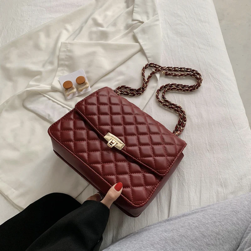 Retro Trendy Rhombus Chain Crossbody Bag. Carry your essentials in style with this fashionable and comfortable bag, perf