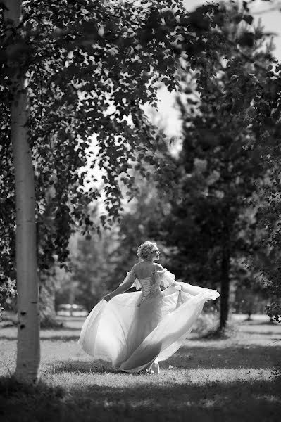 Wedding photographer Anatoliy Pavlov (oldphotographer). Photo of 31 August 2020