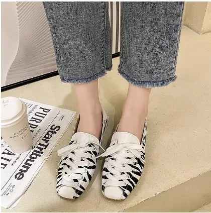 Sapatos Peas Femininos Outono Novo Uma perna Preguiçosa Conforto e praticidade em um calçado fácil de calçar, perfeito para o outono com estilo.
