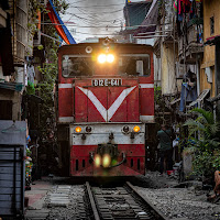 Hanoi: il treno in città di 