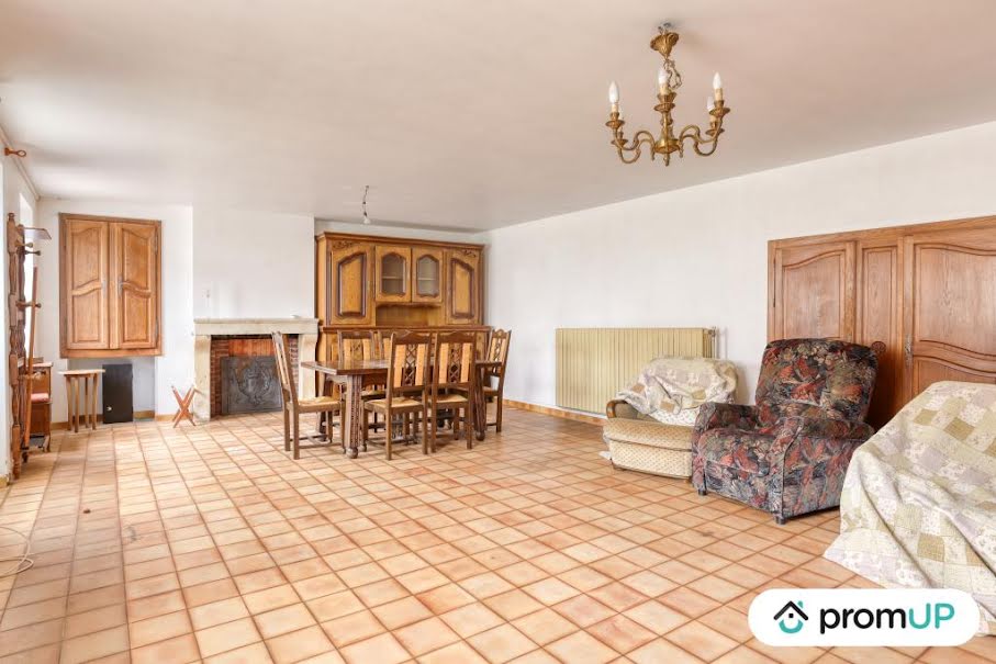 Vente maison 8 pièces 155 m² à Ainay-le-Château (03360), 125 000 €