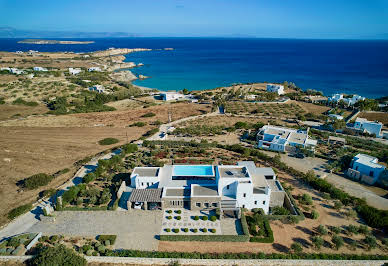 Villa with pool and garden 2