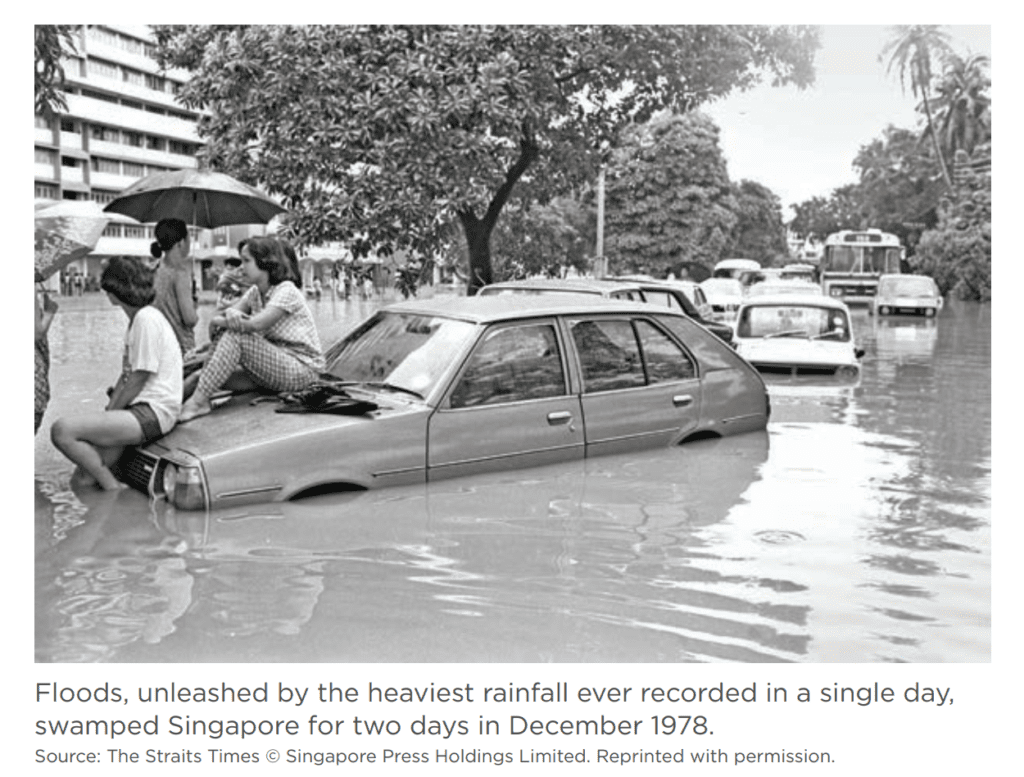 Singapore chìm trong biển nước suốt hai ngày sau cơn mưa lớn vào tháng 12/1978. Nguồn: Nghiên cứu “Urban System Studies - Water: From Scarce Resource to National Asset”.