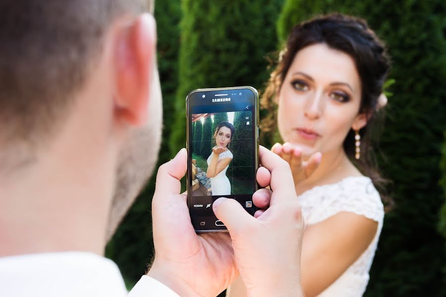 Fotografo di matrimoni Oleg Larchenko (larik908). Foto del 16 agosto 2017