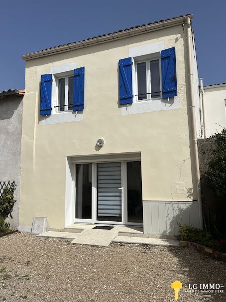 Vente maison 4 pièces 101.7 m² à Mortagne-sur-Gironde (17120), 154 500 €