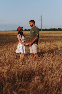 Fotógrafo de casamento Snezhanna Sevastyanova (snezhanovaphoto). Foto de 24 de agosto 2019