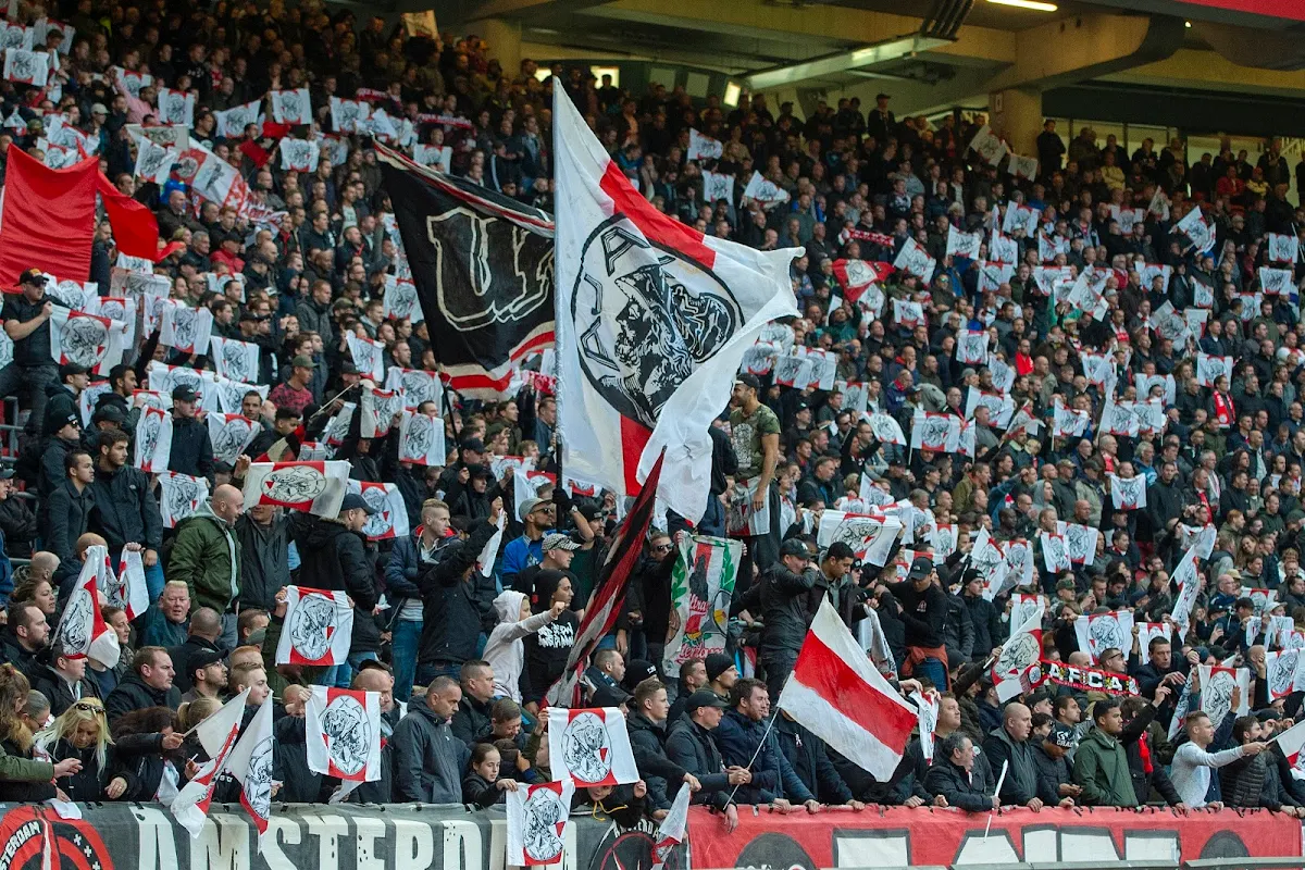 🎥 Malinwa-huurlingen getuigen van erg bizarre goal van Jong Ajax