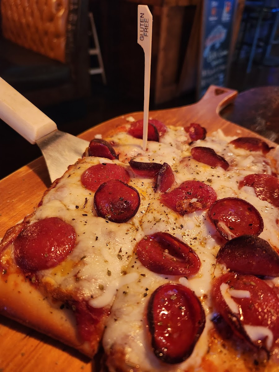 Pepperoni pizza - detroit style