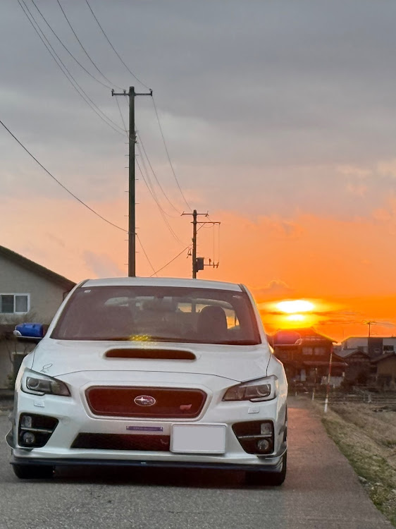 WRX STIのいつもイイネ&コメントありがとうございます🙇‍♂️・ホイール洗浄＆コーティング・タイヤコート・夕日とコラボに関するカスタム事例の投稿画像8枚目