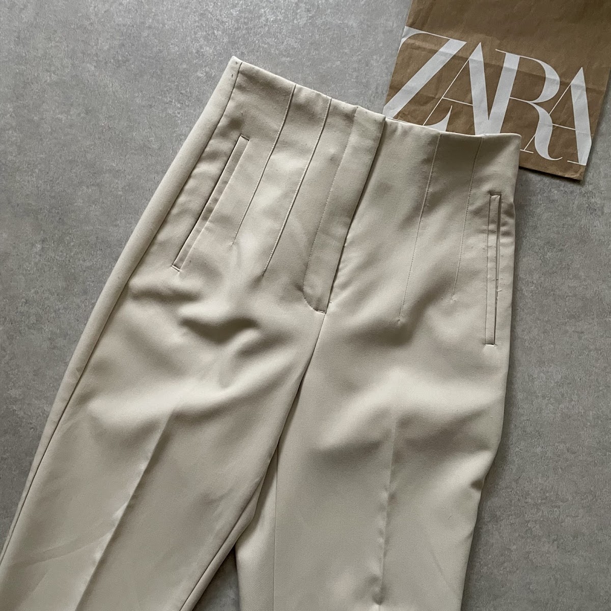 今季優勝！大大大人気！超定番！【ZARA】「ハイウエストパンツ」のオフホワイトが可愛い | TRILL【トリル】