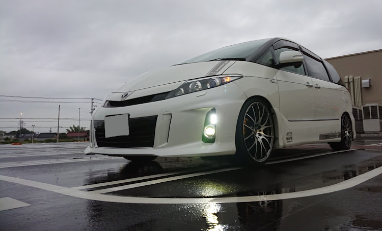 エスティマの愛車撮影・雨の日ショットに関するカスタム事例の投稿画像1枚目