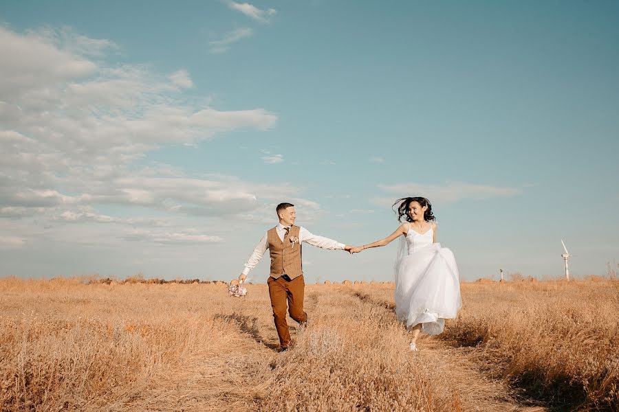 Fotógrafo de casamento Bayr Erdniev (bairerdniev). Foto de 9 de junho 2019